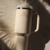 Stanley Quencher 1.18 L Krem Pipetli Termos Bardak Stanley Quencher 1.18 L Krem Pipetli Termos Bardak