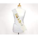 Beyaz Üzeri Altın İtalik Alyanslı Bride To Be Yazılı Simli Işıltılı Kuşak Kemer 10 cm Genişlik Beyaz Üzeri Altın İtalik Alyanslı Bride To Be Yazılı Simli Işıltılı Kuşak Kemer 10 cm Genişlik