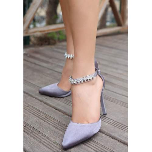 Platin Saten Topuklu Ayakkabı Platin Saten Topuklu Ayakkabı