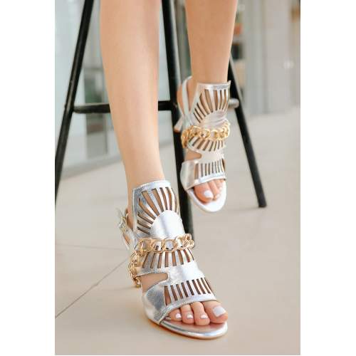 Gümüş Cilt Topuklu Ayakkabı Gümüş Cilt Topuklu Ayakkabı