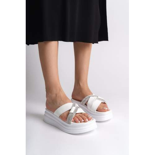 Lisinya948  Düz Topuklu Taşlı Çapraz Şeritli Kalın ve Ortopedik Taban Kadın Terlik BT Beyaz