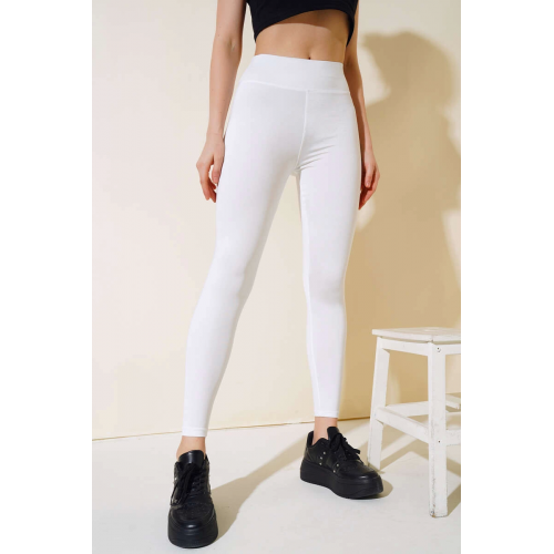 Esnek Yüksek Bel Beyaz Uzun Parlak Disco Tayt Esnek Yüksek Bel Beyaz Uzun Parlak Disco Tayt