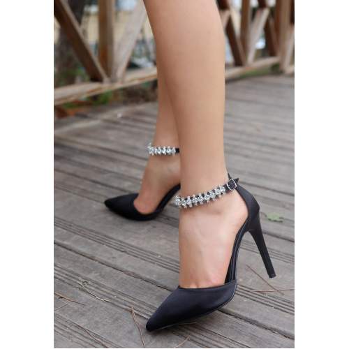 Siyah Saten Topuklu Ayakkabı Siyah Saten Topuklu Ayakkabı