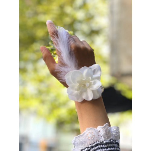 Bride to be Nedime Gelin Bilekliği Tüy ve İnci Boncuk Detaylı Beyaz Renkli Bekarlığa Veda Partisi Bilekliği 10 Adet Bride to be Nedime Gelin Bilekliği Tüy ve İnci Boncuk Detaylı Beyaz Renkli Bekarlığa Veda Partisi Bilekliği 10 Adet