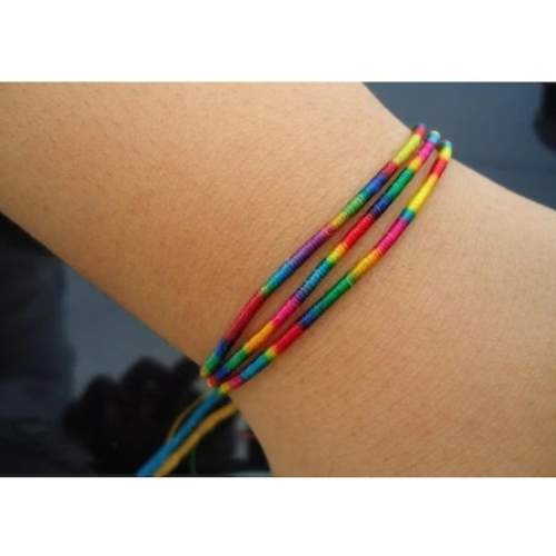 Renkli Şans Bileklikleri ( 6 Adet ) Renkli Şans Bileklikleri ( 6 Adet )